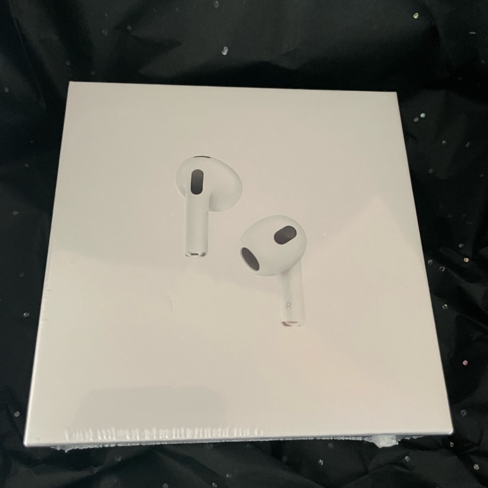 COPY - Apple AirPods 3rd Generation with MagSafe Charger
